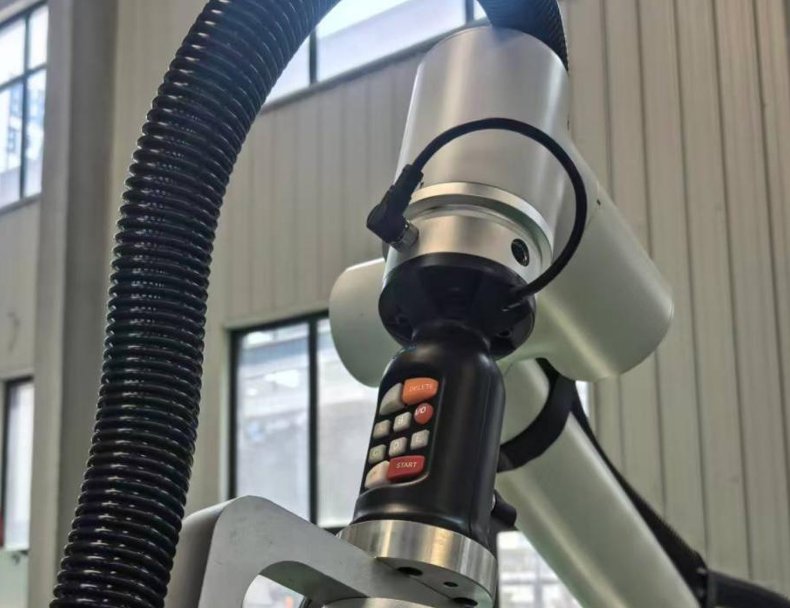 ماكينة اللحام بالليزر باستخدام الروبوت Robotic Laser Welding Machine - الصورة 5