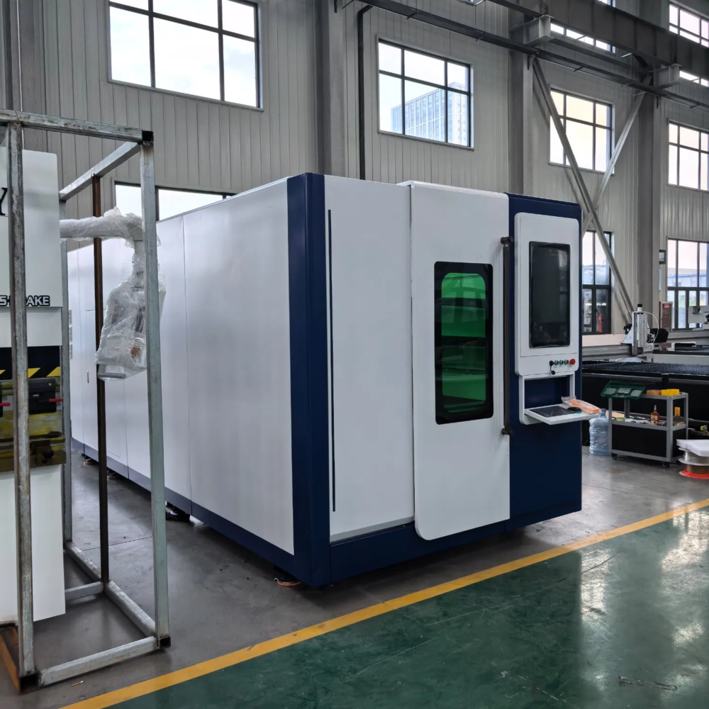 ⁦ماكينة فايبر ليزر لتقطيع الألواح المعدنية بكابينة مغلقة وطبلية تبادلية  Enclosed Fiber Laser Cutting Machine with Exchange Table⁩ - الصورة ⁦4⁩
